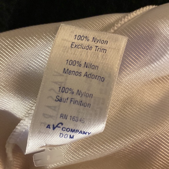 Simple White Tank - Picture 4 of 4